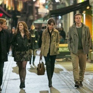 I Give It a Year: Simon Baker, Anna Faris, Rose Byrne e Rafe Spall in una scena della commedia