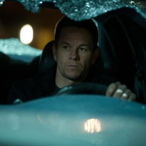 Mark Wahlberg in una scena del thriller drammatico Broken City