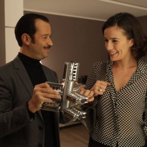 Studio illegale: Fabio Volo insieme a Zoé Félix in una scena