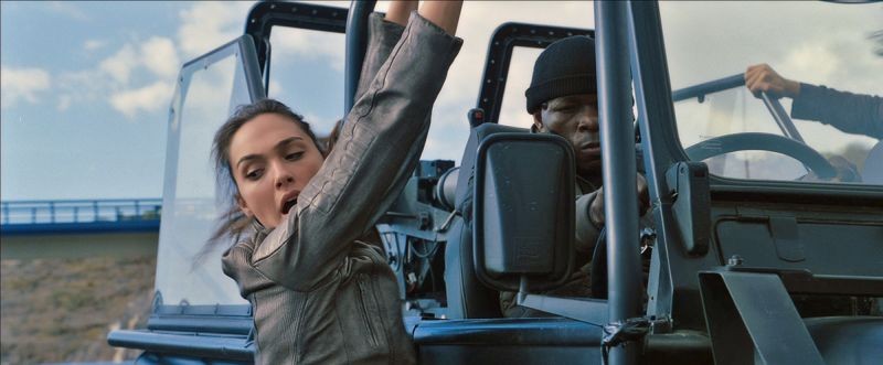 Fast & Furious 6: Gal Gadot in una scena d'azione del film