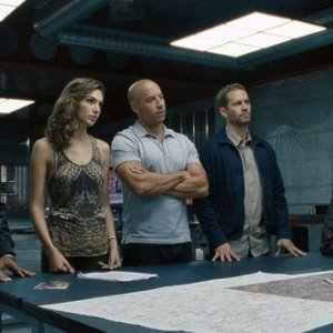 Fast & Furious 6: una scena di gruppo tratta dal film d'azione diretto da Justin Lin