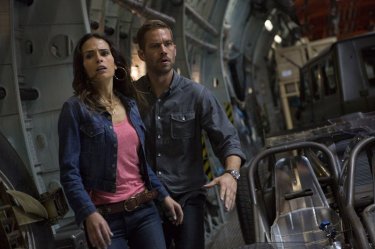 Jordana Brewster e Paul Walker in un'immagine di Fast & Furious 6