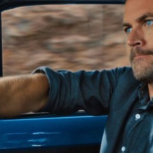 Paul Walker guida all'impazzata in un'immagine di Fast & Furious 6