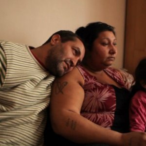 An Episode in the Life of an Iron Picker: Nazif Mujic e Senada Alimanovic in una scena del dramma