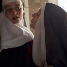 The Nun: Isabelle Huppert e Pauline Etienne in una scena del film