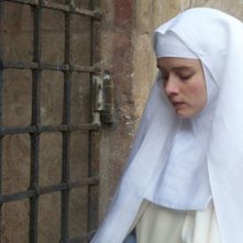 The Nun: Pauline Etienne in una scena del film