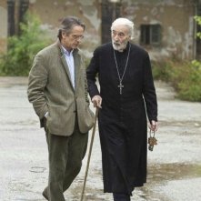 Treno di notte per Lisbona: Christopher Lee e Jeremy Irons in una scena del film