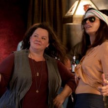 Corpi da reato: Sandra Bullock con Melissa McCarthy in una buffa scena tratta dal film