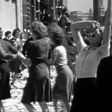 The Spirit of '45: un momento del giorno della vittoria nella Londra del 1945 immortalato nel film