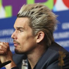 Berlino 2013: Ethan Hawke - con un'acconciatura insolita - presenta Before Midnight