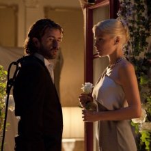 Il principe abusivo: Alessandro Siani con Sarah Felberbaum in una scena