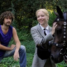 Il principe abusivo: Alessandro Siani e Sarah Felberbaum in una scena