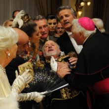 Il principe abusivo:  Christian De Sica e Marco Messeri in una concitata scena del film