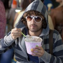 Il principe abusivo: il 'principe' Alessandro Siani alle prese con una vaschetta di gelato