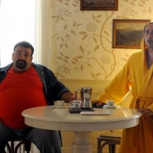 Il principe abusivo: Nello Iorio e Lello Musella in una buffa scena del film