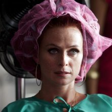 Il principe abusivo: Serena Autieri nei panni della fruttivendola Jessica che fa innamorare il ciambellano