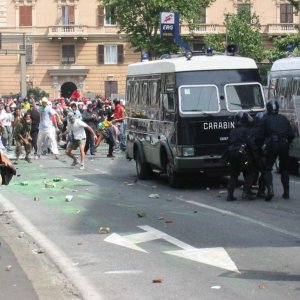 The Summit: un attacco al furgone sei Carabinieri in zona Corso Torino a Genova