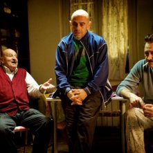 Tutti contro tutti: Rolando Ravello insieme a Stefano Altieri e Marco Giallini in una scena del film