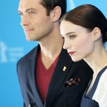 Berlino 2013: Jude Law e Rooney Mara presentano Side Effects.