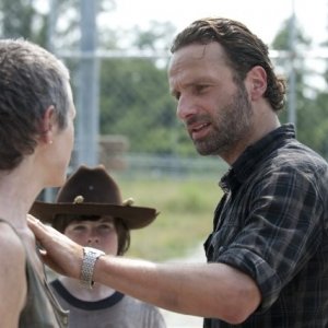 The Walking Dead: Andrew Lincoln, Melissa McBride e Chandler Riggs nell'episodio Fratello