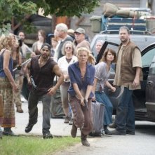 The Walking Dead: Laurie Holden tra gli abitanti di Woodbury nell'episodio Fratello