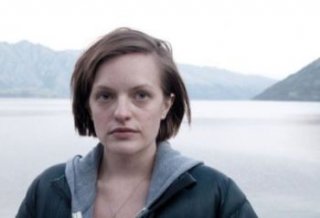 Elisabeth Moss in una scena di Top of the Lake
