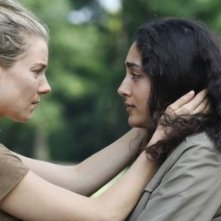 Just like a woman: Sienna Miller in una scena insieme a Golshifteh Farahani