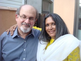 Midnight's Children: la regista Deepa Mehta con lo sceneggiatore e scrittore Salman Rushdie