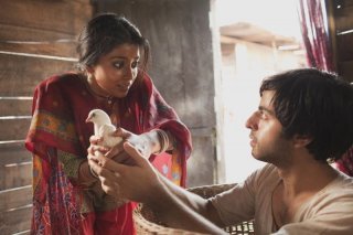 Midnight's Children: Shriya Saran insieme a Satya Bhabha in una scena