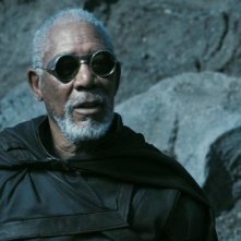 Oblivion: Morgan Freeman nei panni di Malcolm Beech in una scena del film