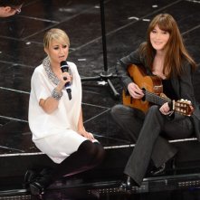 Sanremo 2013: Carla Bruni e Luciana Littizzetto durante la seconda serata