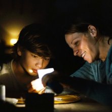 Silas Yelich e Lili Taylor nel film The Cold Lands