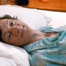 The Sessions - Gli appuntamenti: John Hawkes a letto in una scena del film