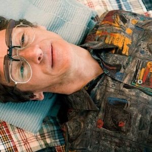 The Sessions - Gli appuntamenti: John Hawkes con lo sguardo sognante in una scena del film