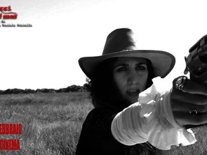 A Pezzi - Undead Men: Dafne Niglio in una scena