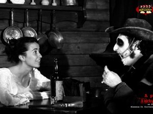 A Pezzi - Undead Men: Deborah Morese insieme a Marco Silvestri in una scena