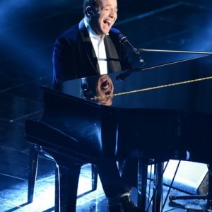 Sanremo 2013: Raphael Gualazzi durante la terza serata