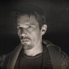 Sinister: un primo piano di Ethan Hawke tratto dal film
