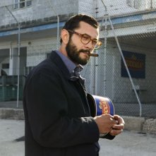 Amiche da morire: Vinicio Marchioni nei panni del commissario di polizia Nico Malachìa in una scena