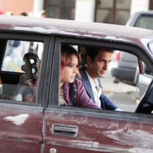 Buongiorno papà: Raoul Bova in auto con Rosabell Laurenti Sellers in una scena del film