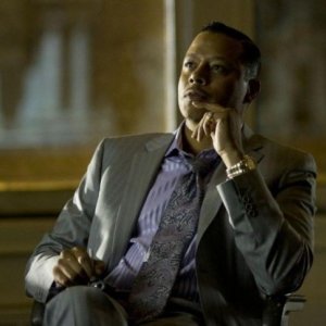 Dead Man Down - Il sapore della vendetta: Terrence Howard nei panni del signore del crimine Alphonse Hoyt in una scena del film