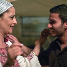 Il figlio dell'altra: Areen Omari con il ragazzo che ha allevato come suo figlio (Mehdi Dehbi) in una scena