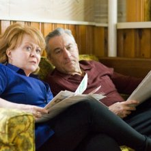 Jacki Weaver e Robert De Niro in una scena de Il lato positivo - Silver Linings Playbook