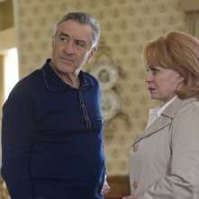 Jacki Weaver insieme a Robert De Niro in una scena de Il lato positivo - Silver Linings Playbook