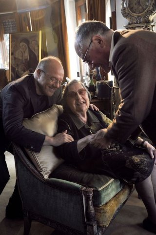 Alberto il Grande: Carlo e Luca Verdone nella casa romana di Alberto Sordi con la sorella dell'attore Aurelia