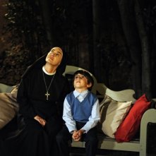 Che Dio ci aiuti 2: Elena Sofia Ricci e Cesare Kristian Favoino in una scena della fiction