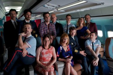 Gli amanti passeggeri: il cast del film in una foto promozionale in aereo