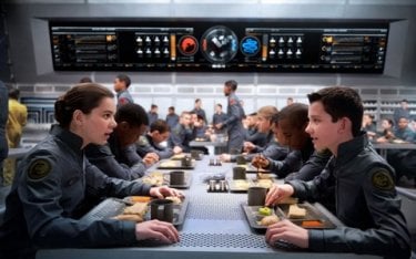 Ender's Game: Hailee Steinfeld e Asa Butterfield a tavola insieme agli altri interpreti