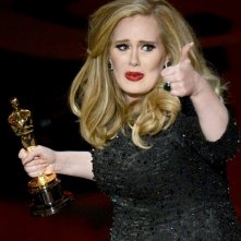 Oscar 2013: Adele con la statuetta vinta per il brano Skyfall