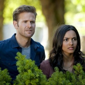 Cult: Matt Davis e Jessica Lucas nell'episodio In The Blood